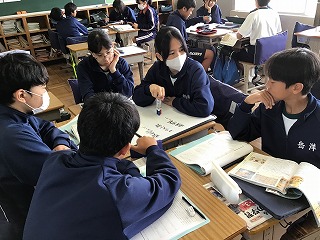 08g3