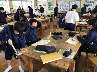 08g7
