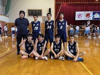 02b8