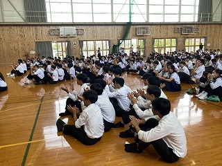 09m8
