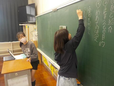 555