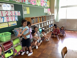 て