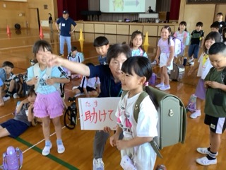 め