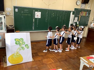 つ