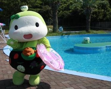 プールにきくのんと茶ラリーマン