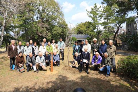 菊川市遺族会壮年部解散に伴う記念植樹式3