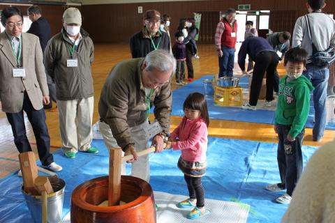 ふれあい餅つき大会