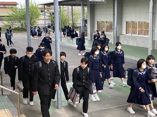 03g4