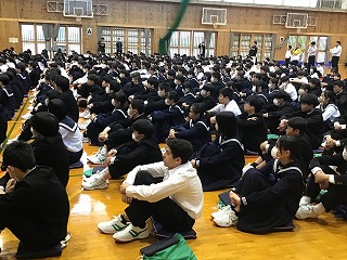 04s9
