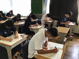 02g9