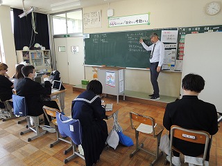 01s23
