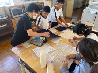 え