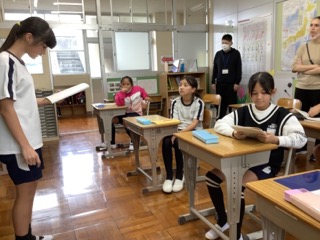 く