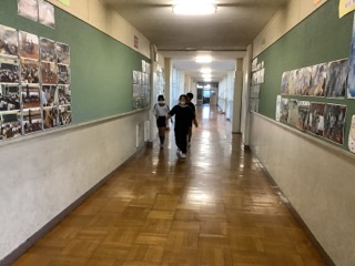 く