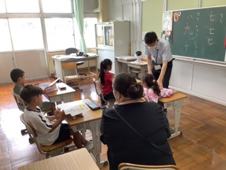 え