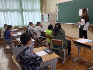 う