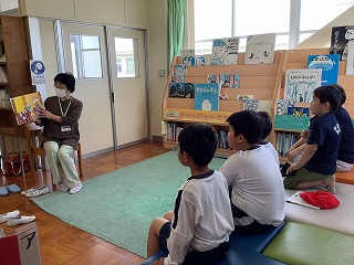 読み聞かせ5月11日