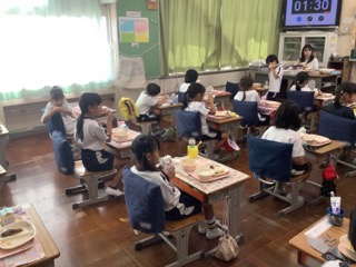 へ