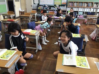 と