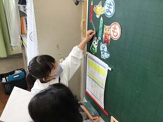 ひ