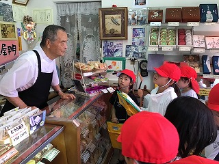 く