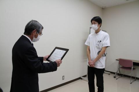 地域医療を守る会から家庭医療センターへ感謝状3