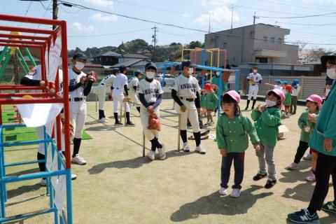 中学生が園児に野球教室4