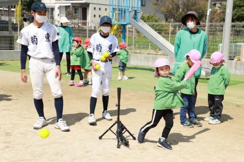 中学生が園児に野球教室5