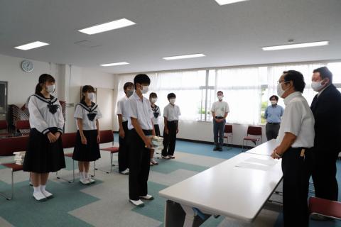 ライオンズクラブ菊東中へ図書寄贈3