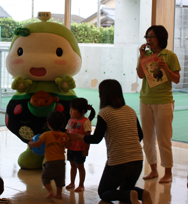 菊川児童館で投票PR2